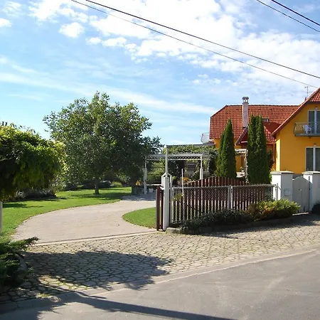 Judit Panzio ゲストハウス 3*