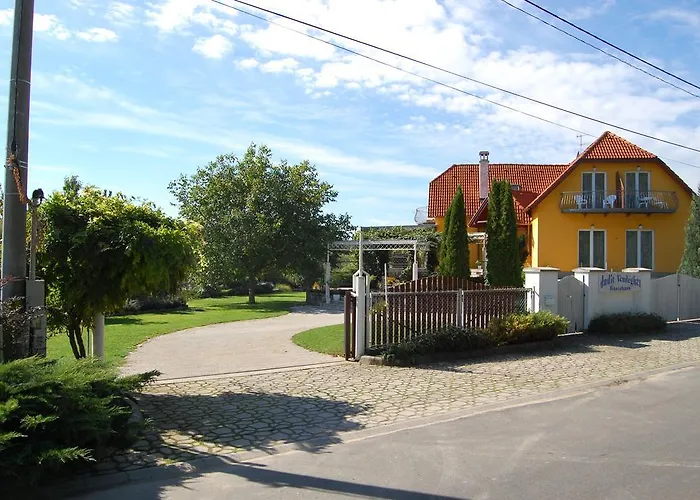 Judit Panzio Pensión 3*